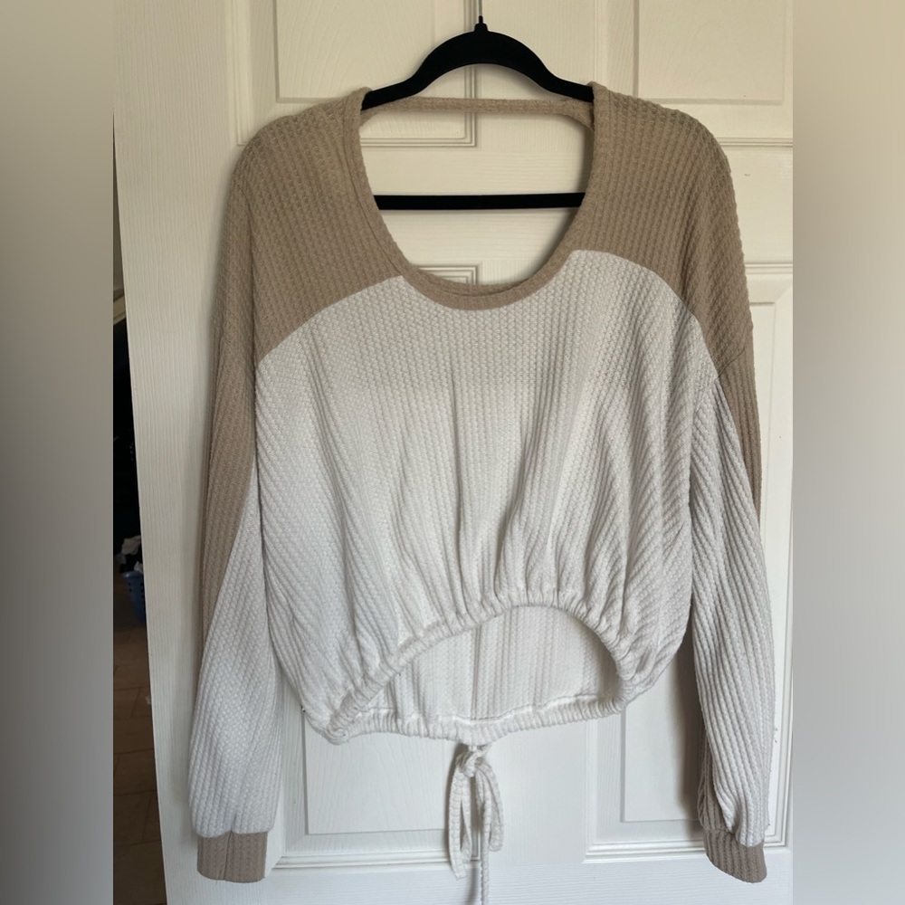 Hollister sweater size small